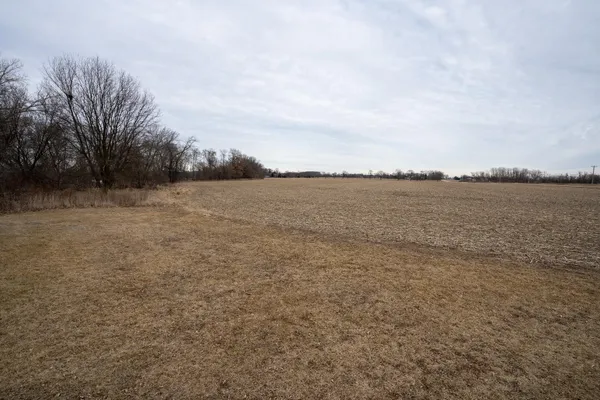 $1,500,000 | 30-ac Old Stone, Brooklyn, WI 53521