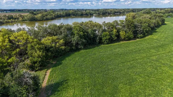 $1,500,000 | 30-ac Old Stone, Brooklyn, WI 53521