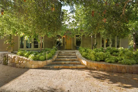 $2,195,000 | 813 Country Club Drive, Ojai, CA 93023