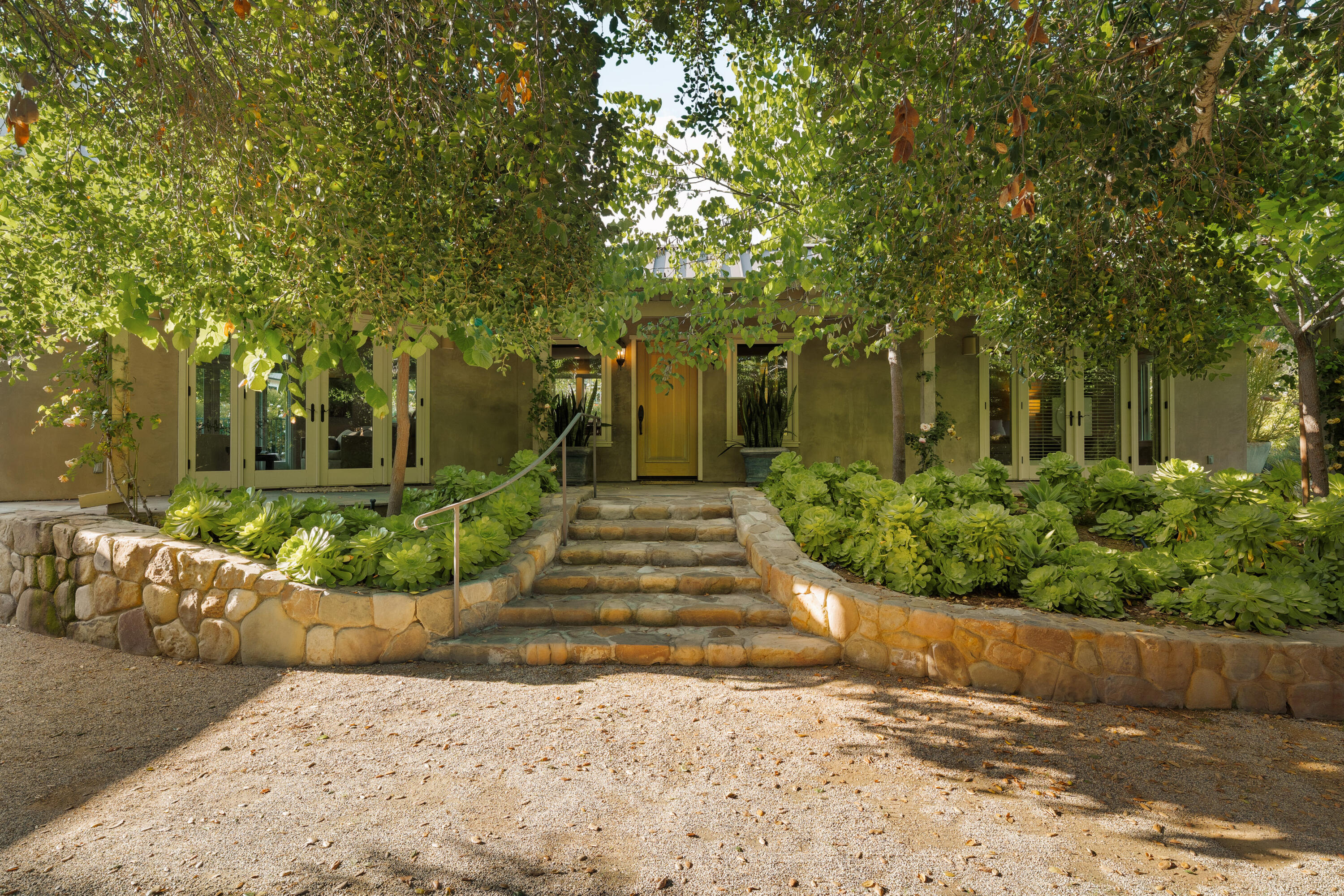 813 Country Club Road Ojai, CA 93023 - Photo 4 of 31 Entrance