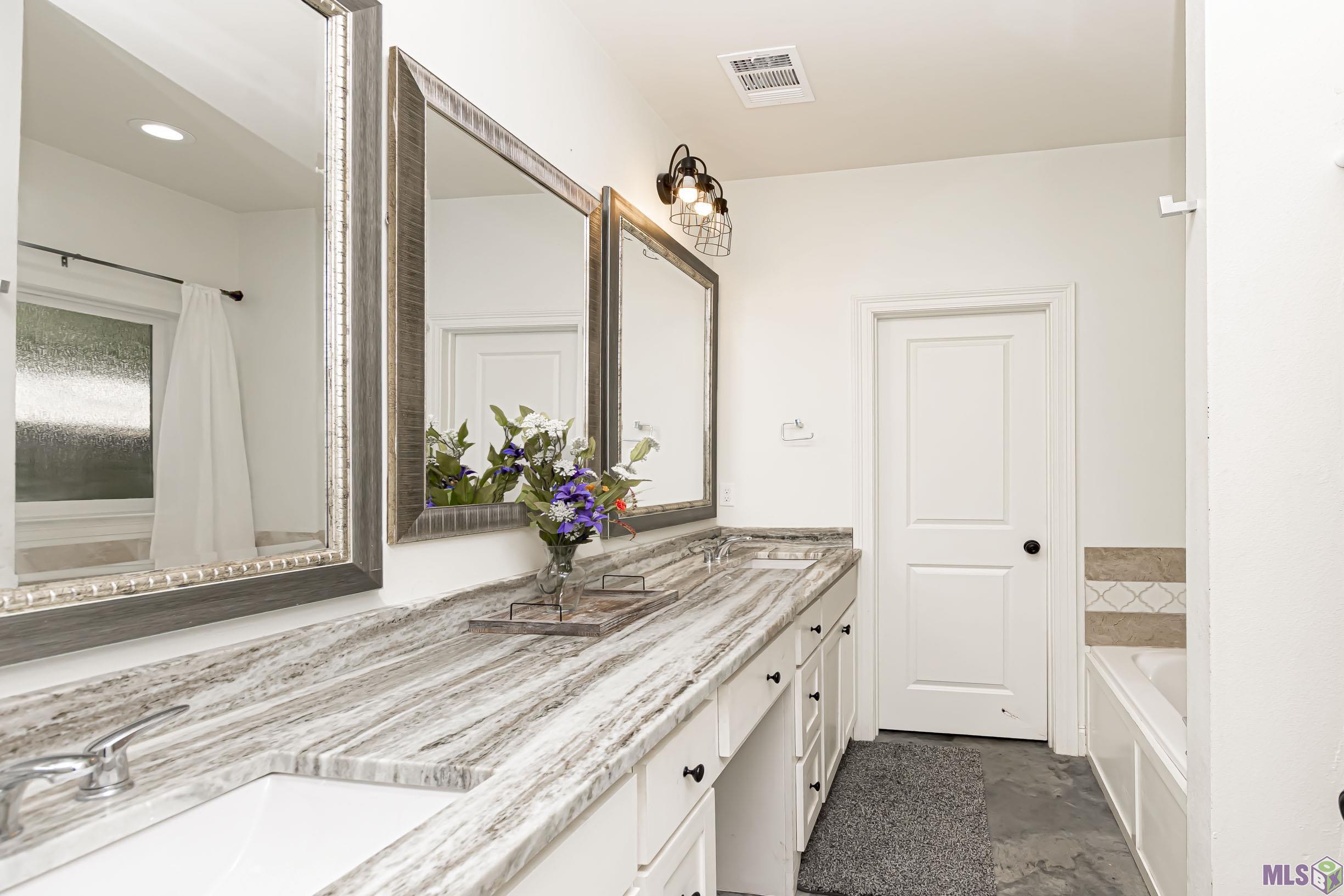 35053 Bend Road Denham Springs, LA 70706 - Photo 14 of 25 Primary Bath