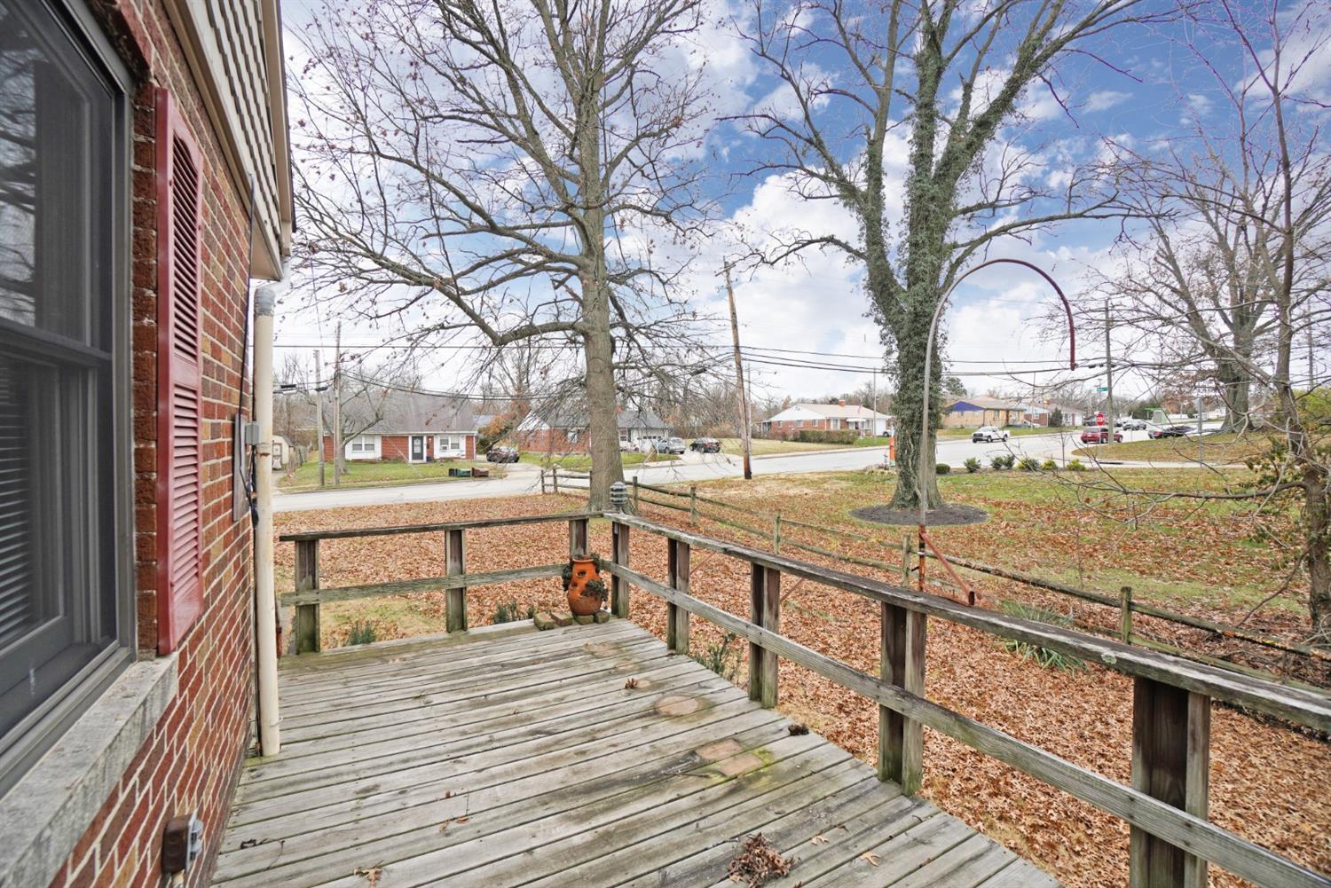 842 West Galbraith Road Cincinnati, OH 45231 - Photo 24 of 27 Gallery Image 24