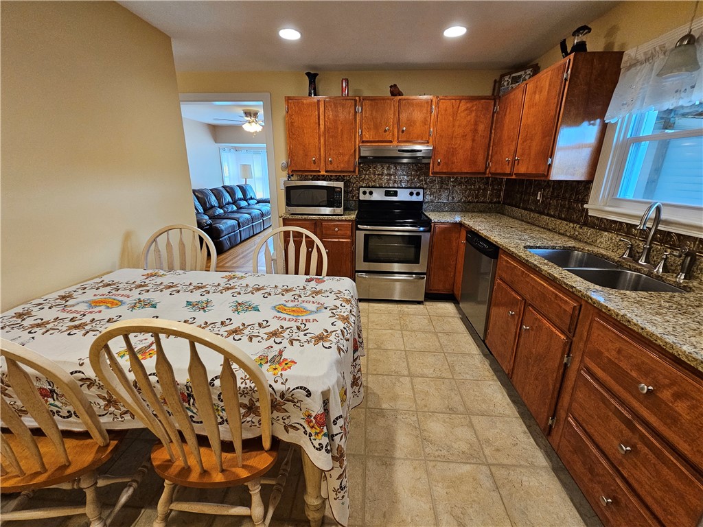 461 River Road Lincoln, RI 02865 - Photo 11 of 29