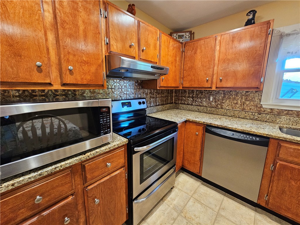 461 River Road Lincoln, RI 02865 - Photo 9 of 29