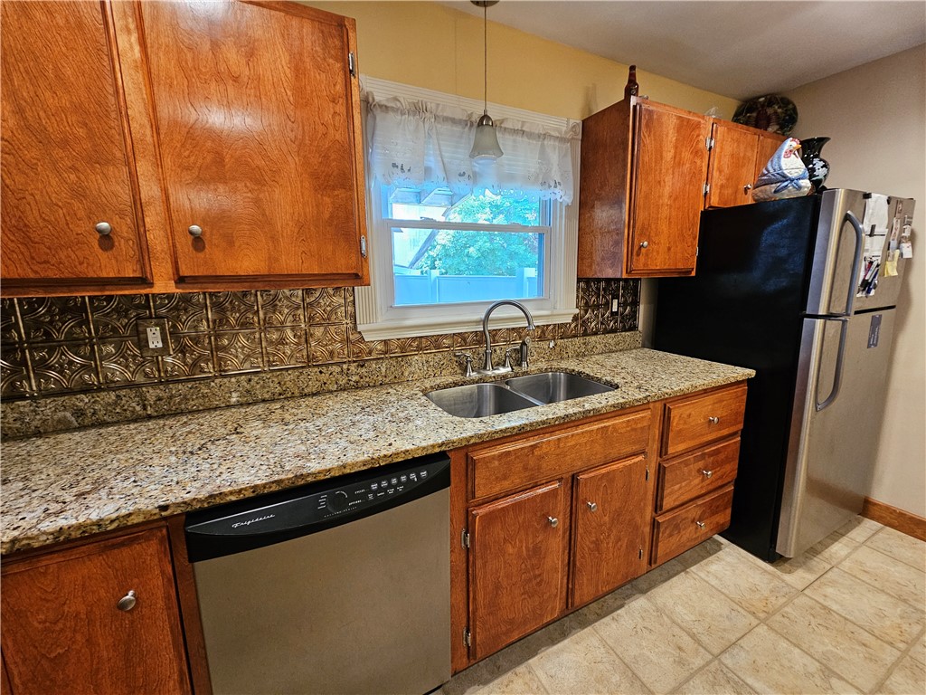 461 River Road Lincoln, RI 02865 - Photo 10 of 29