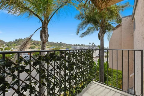 $499,999 | 2118 Oceanside Boulevard, Oceanside, CA 92054
