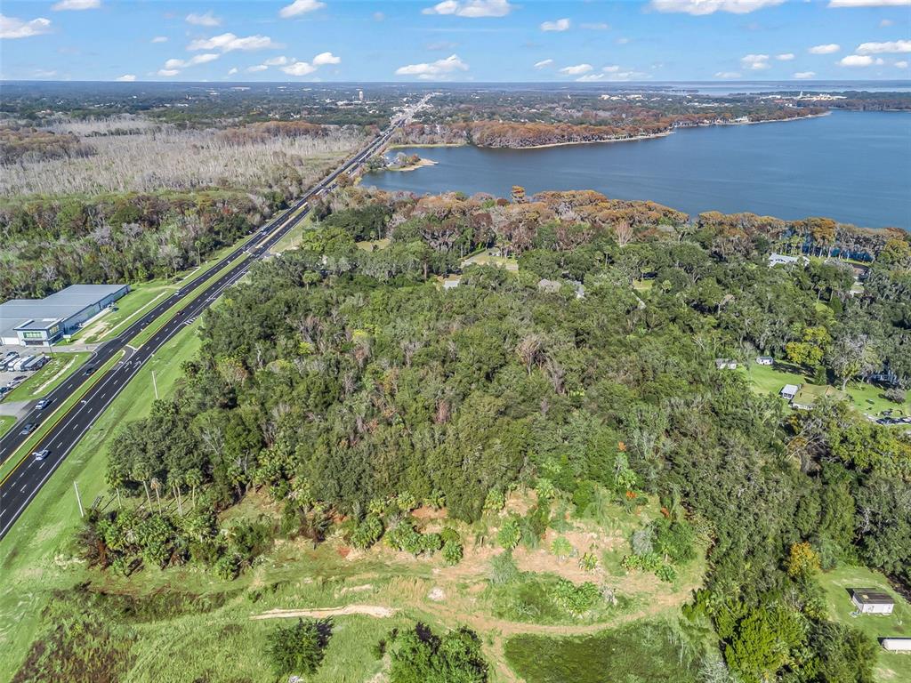 14th Street Leesburg, FL 34748 - Photo 3 of 26 a view of a lake with a city