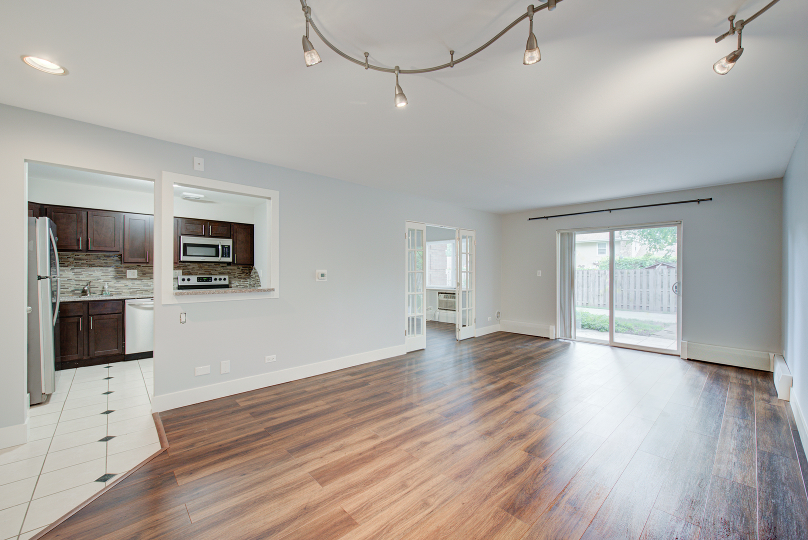 2323 South Goebbert Road, Unit 109 Arlington Heights, IL 60005 - Photo 4 of 22