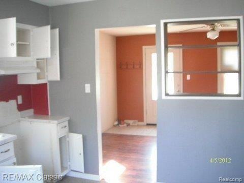 5068 Drayton Road Clarkston, MI 48346 - Photo 3 of 6 Drayton Rd 5068 04-05-12 JD (16)