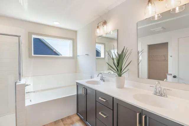 $789,000 | 5036 Airlake Draw, St. Paul, MN 55129