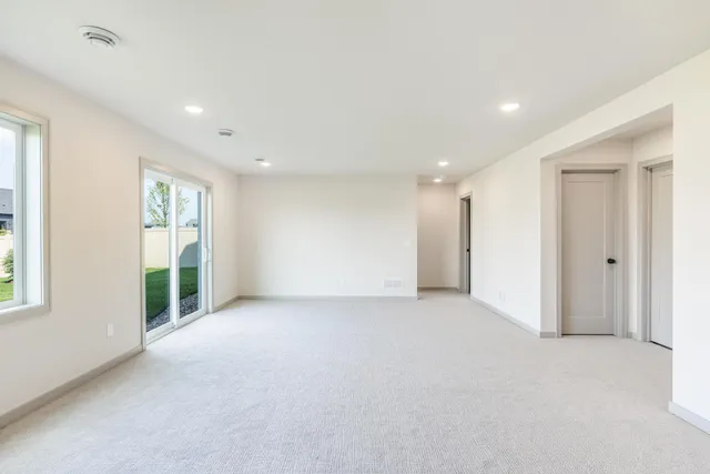 $789,000 | 5036 Airlake Draw, St. Paul, MN 55129