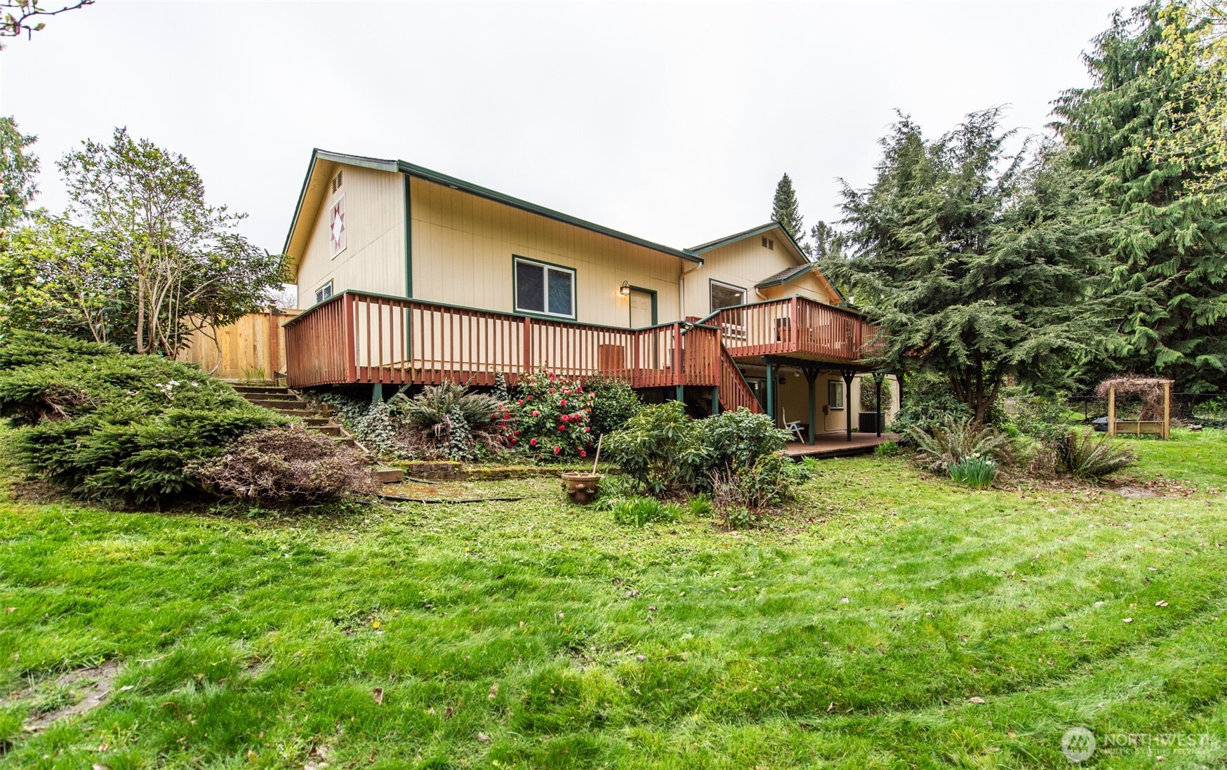 315 Dungeness Meadows Sequim, WA 98382 - Photo 33 of 36 a view of a yard in front of house
