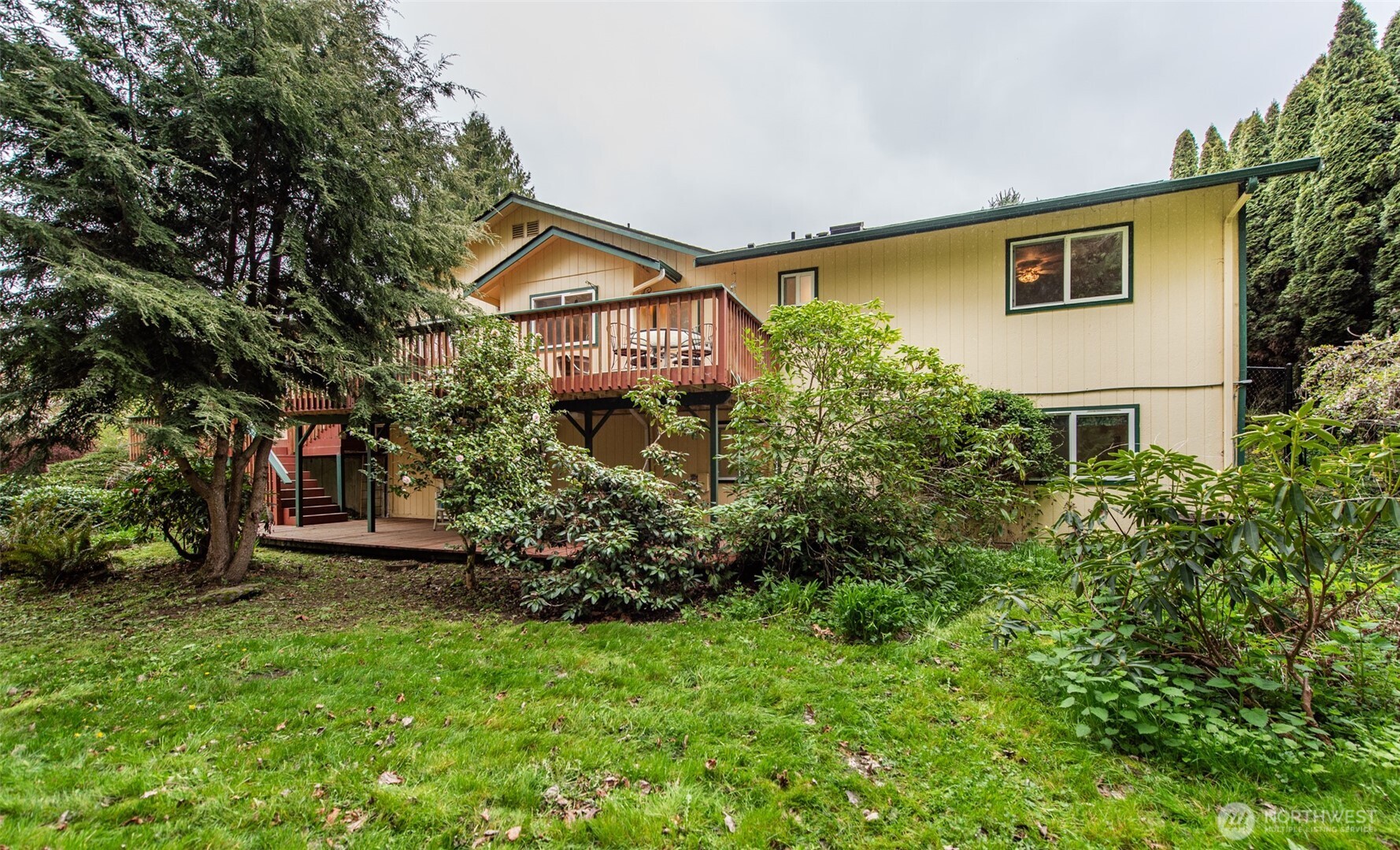 315 Dungeness Meadows Sequim, WA 98382 - Photo 34 of 36 a house with green field in front of it
