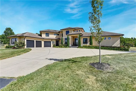 $1,290,000 | 15515 Meadowbrook Court, Raymore, MO 64083