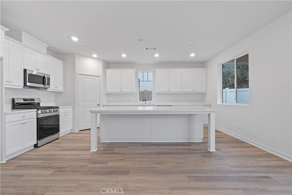 34241 William Way Yucaipa, CA 92399 - Photo 4 of 24