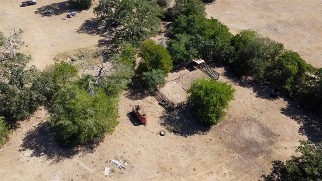 $250,000 | 2502 Pettit Lane, Schulenburg, TX 78956