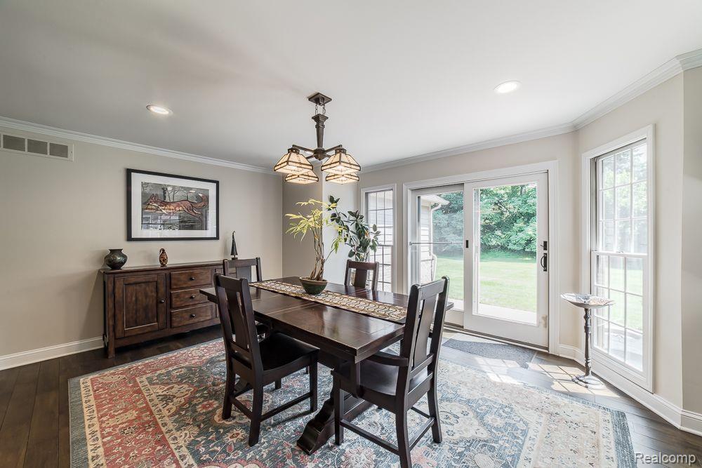 8360 Woodview Road Clarkston, MI 48348 - Photo 22 of 61 Access to the patio