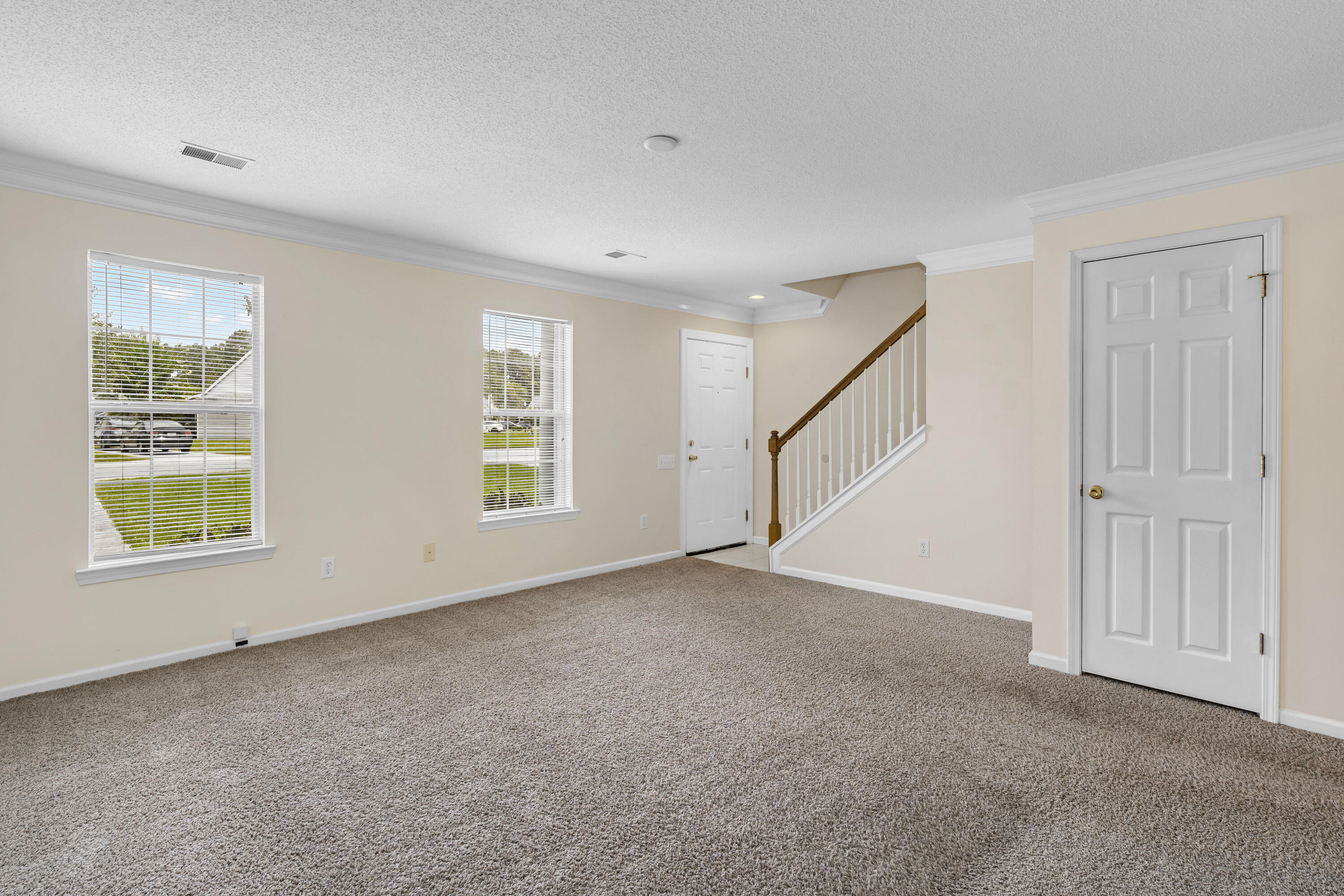 9242 Ayscough Road Summerville, SC 29485 - Photo 4 of 26 5
