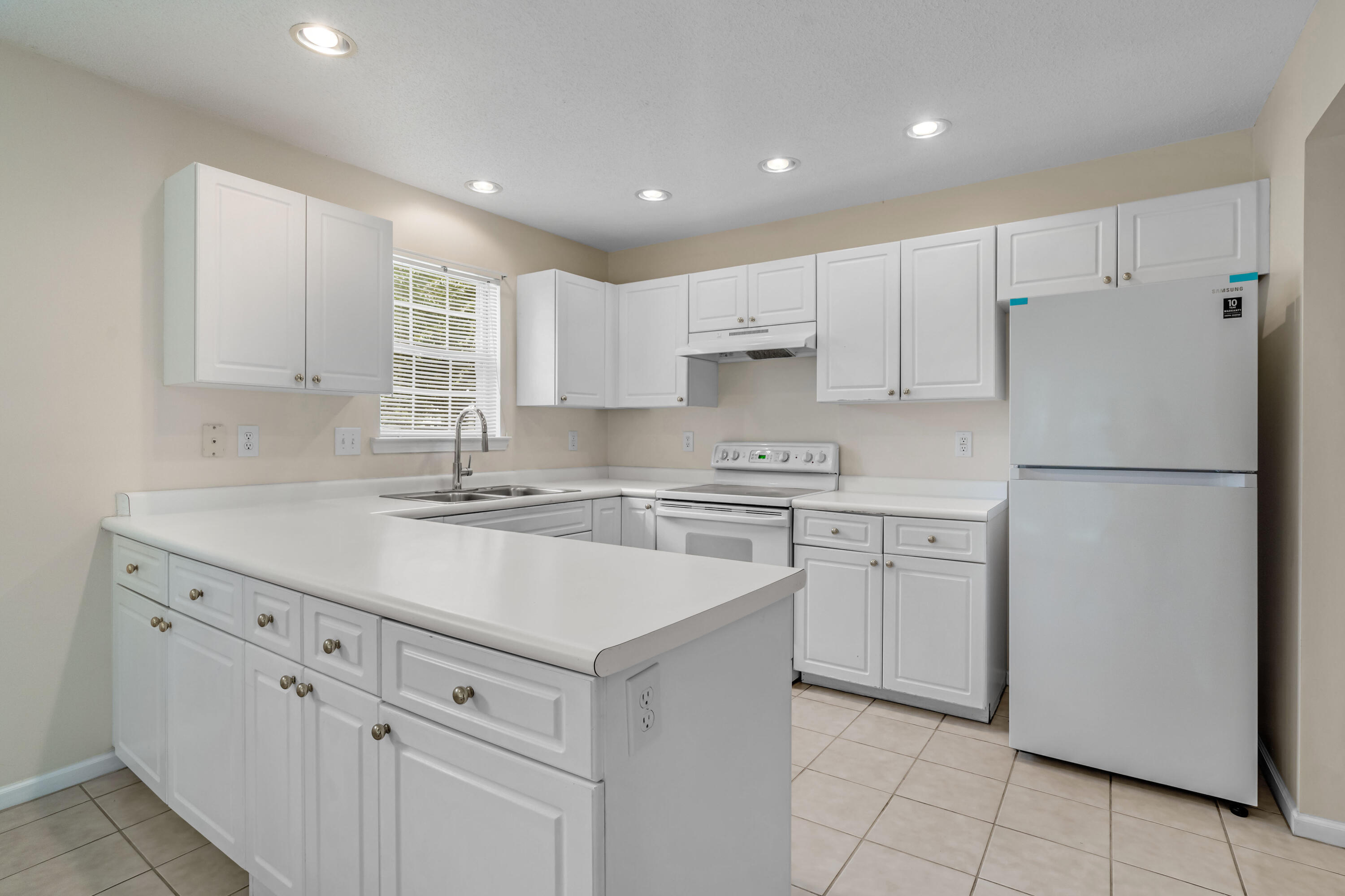 9242 Ayscough Road Summerville, SC 29485 - Photo 8 of 26 9