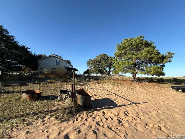 a view of backyard of the house