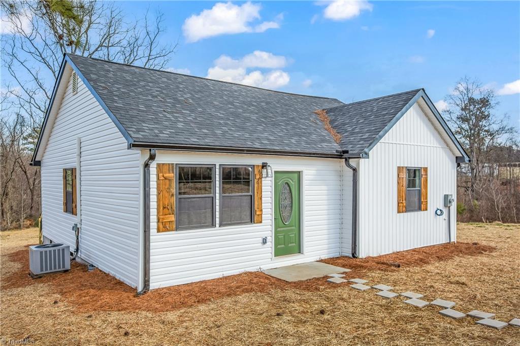 223 Byrds Curve Road Elkin, NC 28621 - Photo 4 of 34 Gallery Image 4
