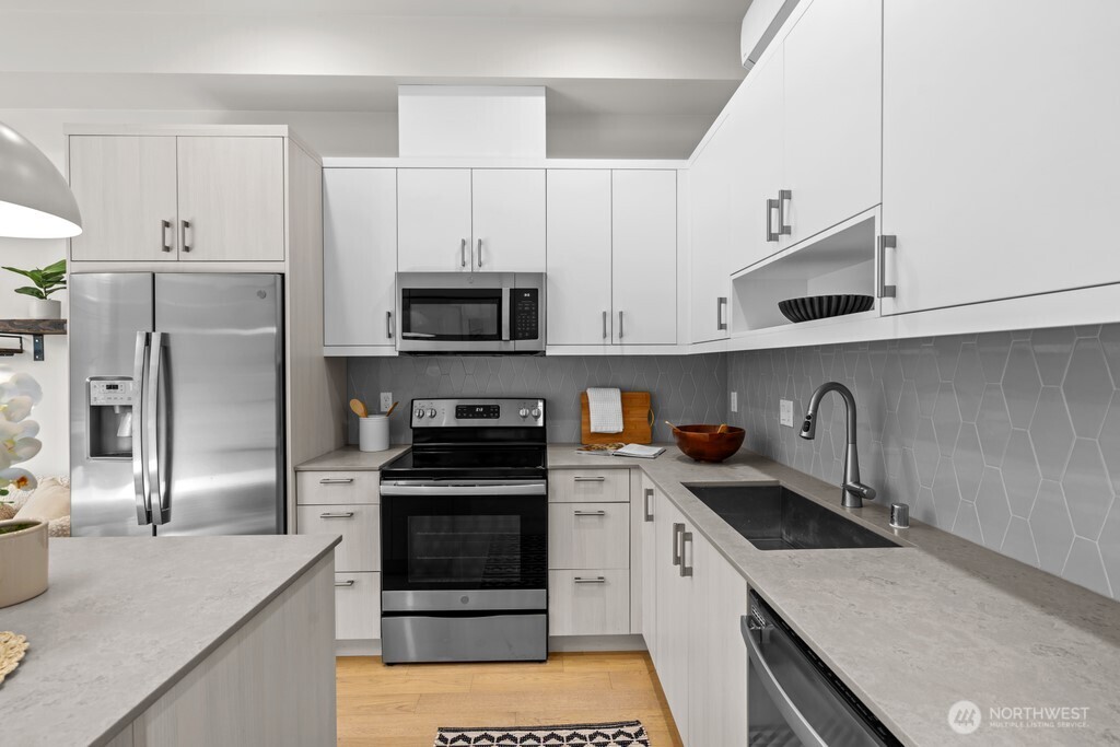 3104 Southwest Avalon Way, Unit F Seattle, WA 98126 - Photo 6 of 21