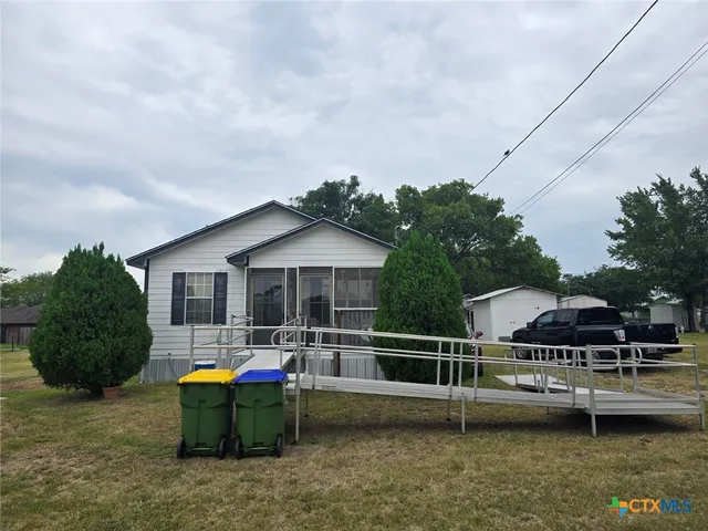 $159,500 | 1517 School Street, Gonzales, TX 78629