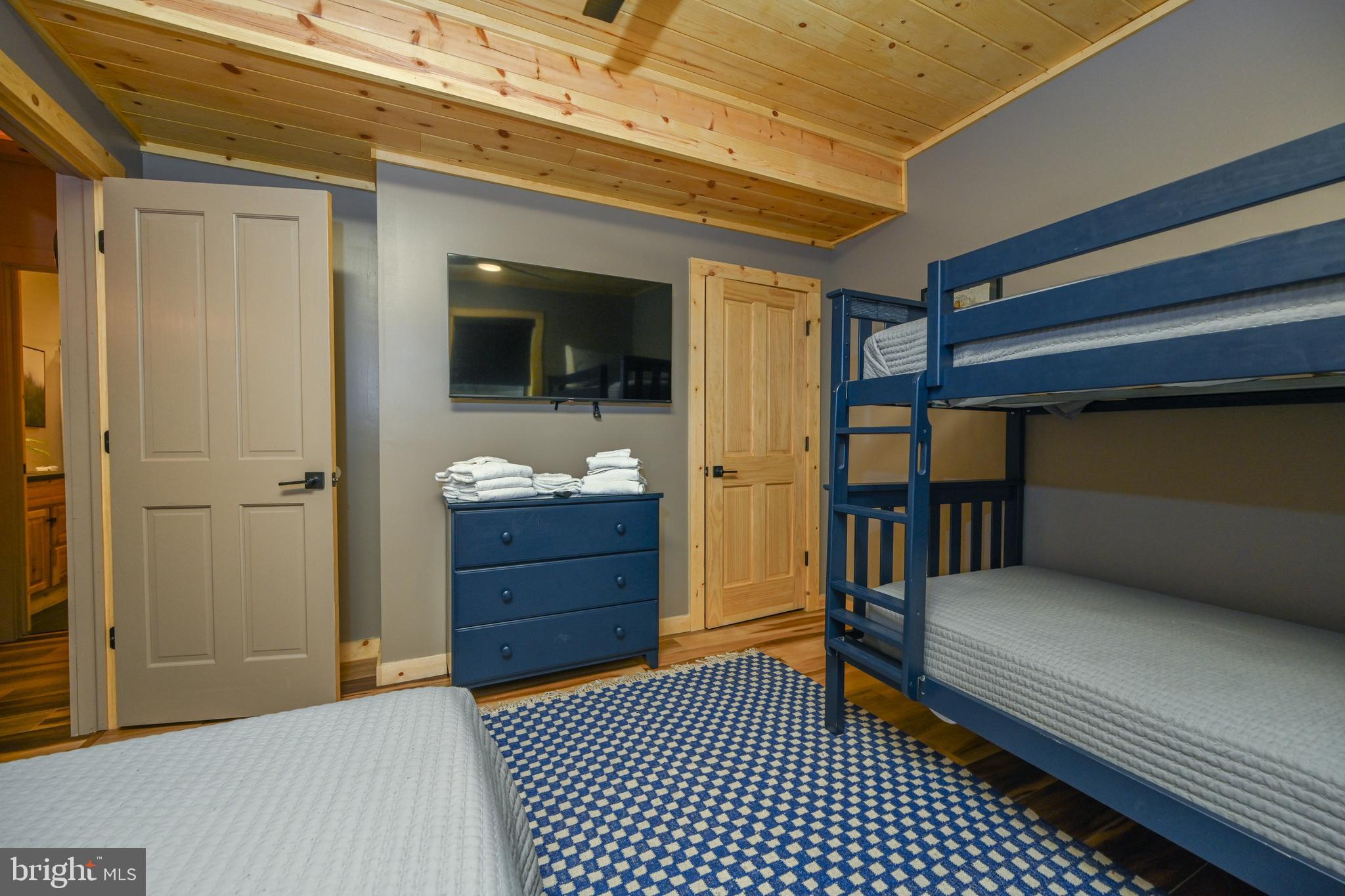 1067 North Camp Road McHenry, MD 21541 - Photo 68 of 81 Bunk bedroom 6 with bonus bed