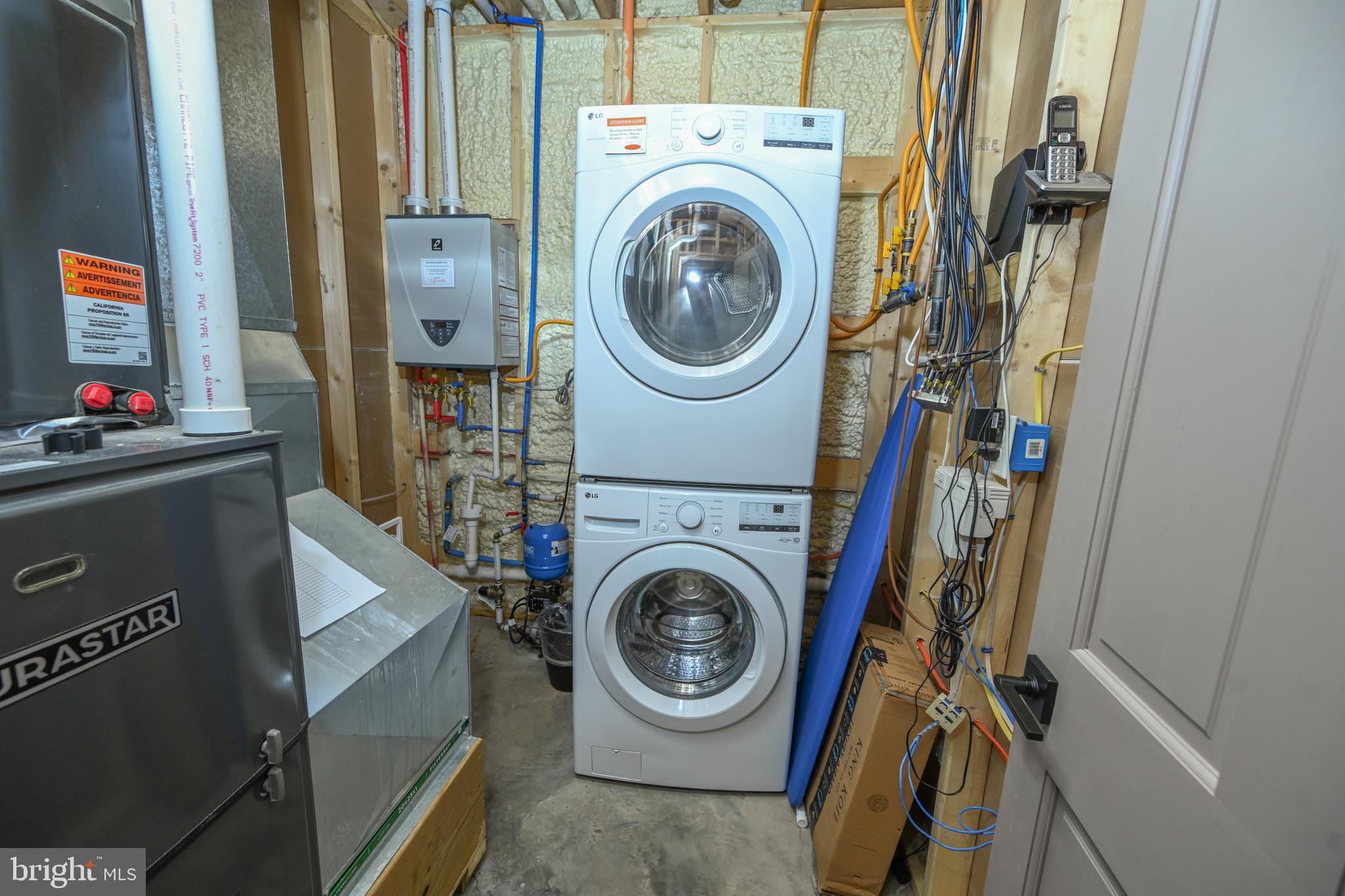 1067 North Camp Road McHenry, MD 21541 - Photo 70 of 81 a utility room with dryer and washer