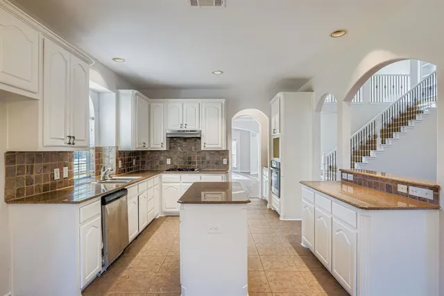 $710,000 | 2207 Creekedge Court, Corinth, TX 76210