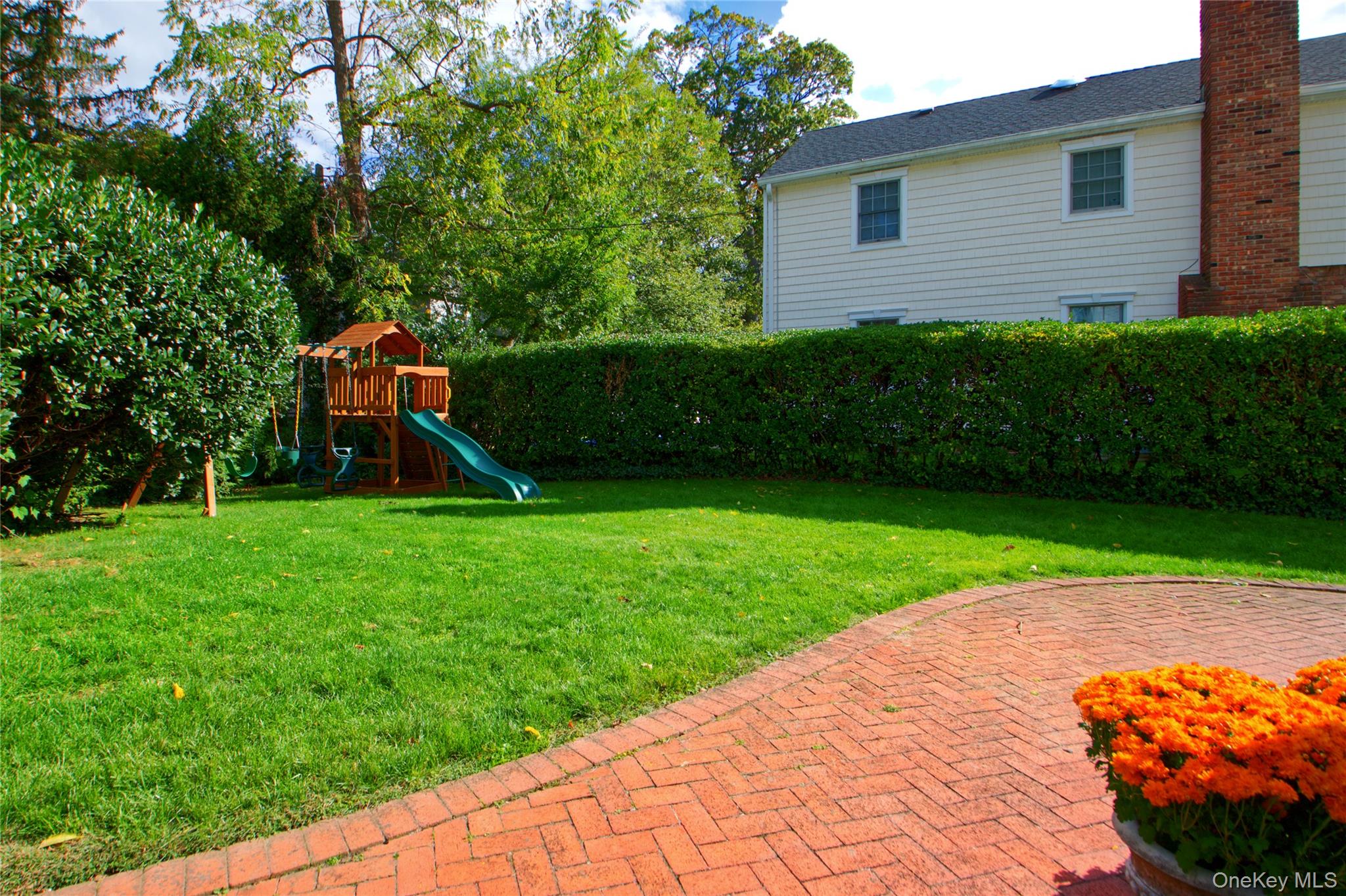 60 Thayer Road Manhasset, NY 11030 - Photo 26 of 28 a view of a backyard with a garden and entertaining space