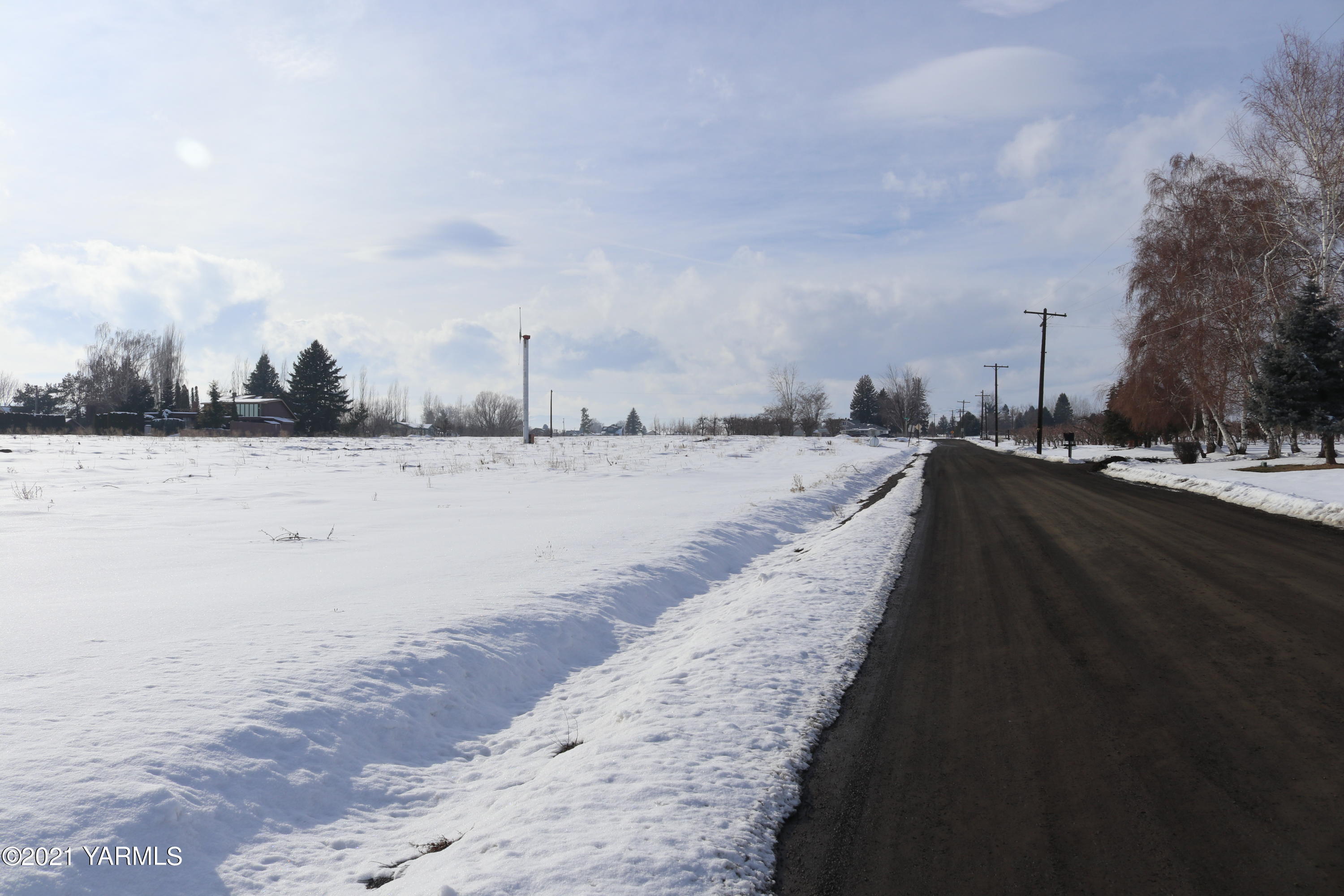 Nka Nka Nelson Road, Unit 1 Yakima, WA 98903 - Photo 14 of 36 a view of ocean and trees