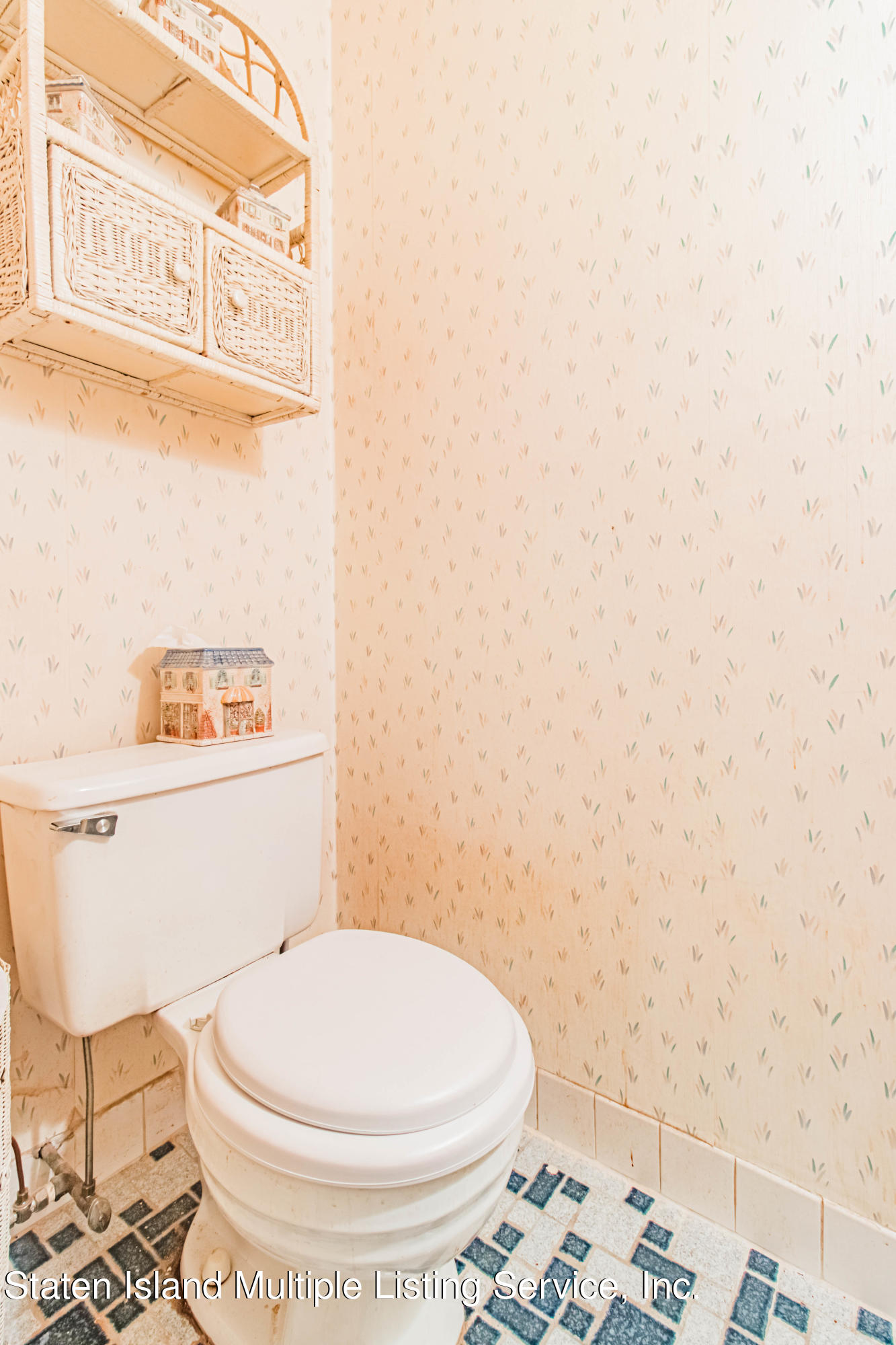 62 Stonegate Drive Staten Island, NY 10304 - Photo 14 of 29 14