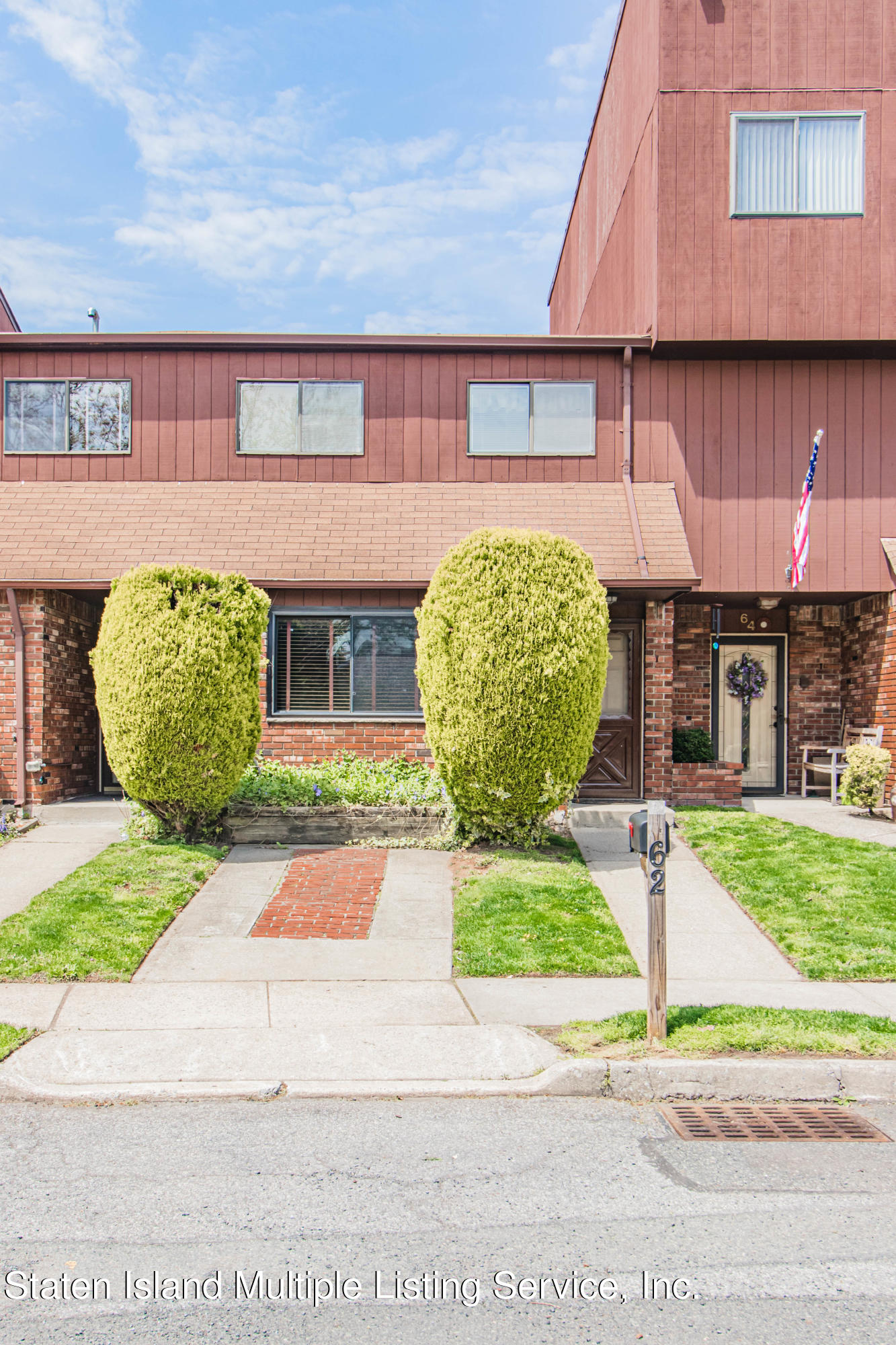 62 Stonegate Drive Staten Island, NY 10304 - Photo 2 of 29 02