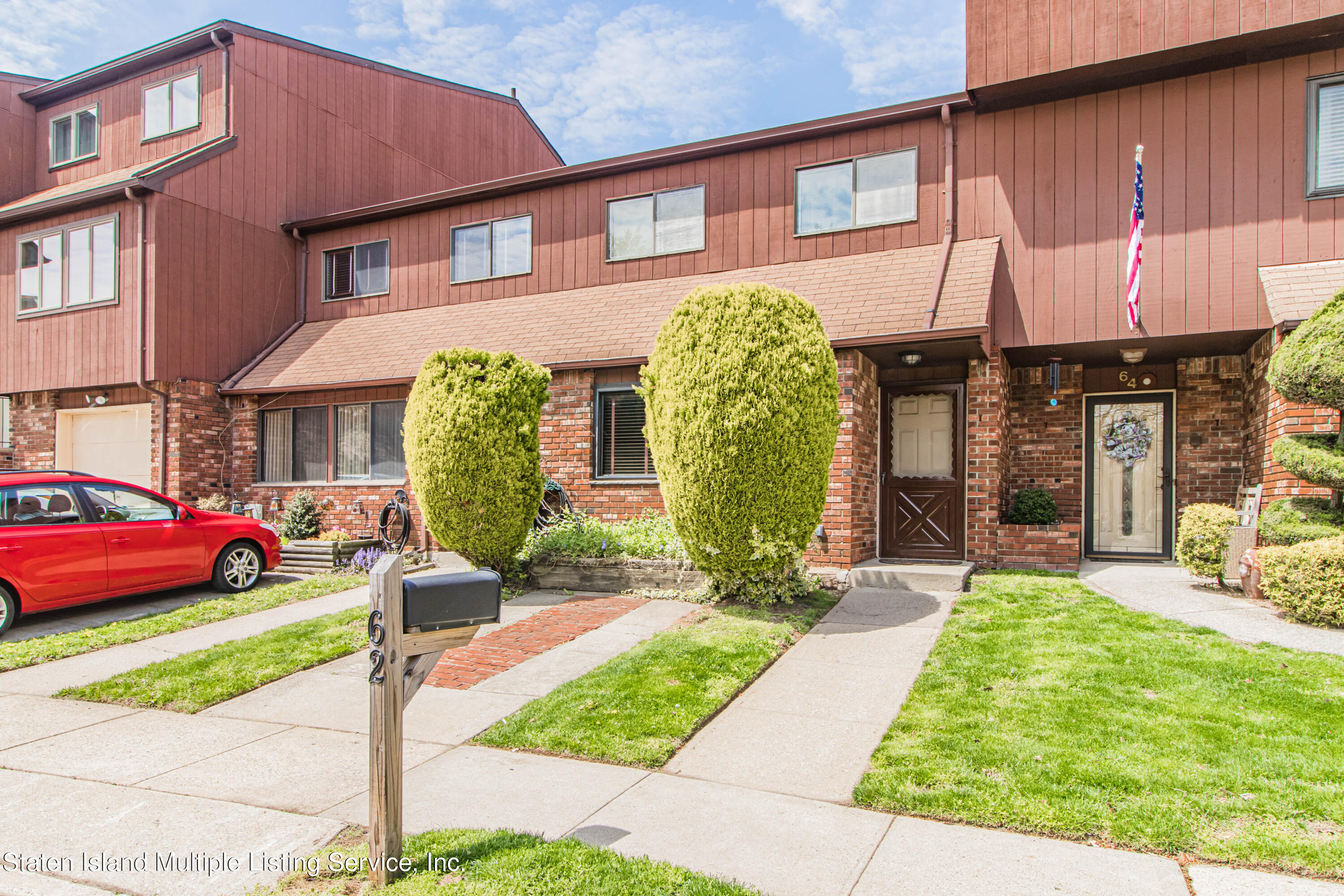 62 Stonegate Drive Staten Island, NY 10304 - Photo 4 of 29 04