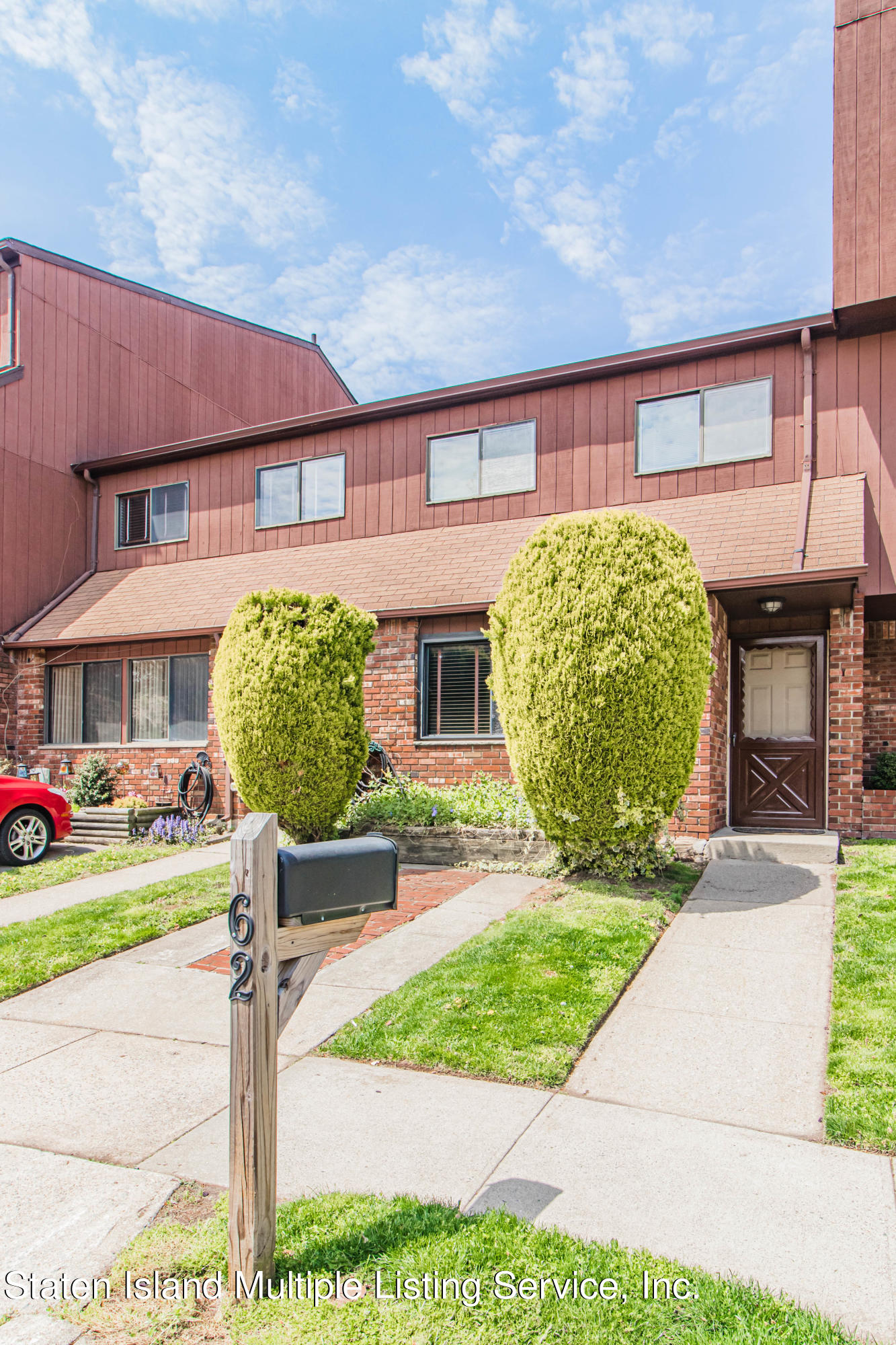 62 Stonegate Drive Staten Island, NY 10304 - Photo 5 of 29 05