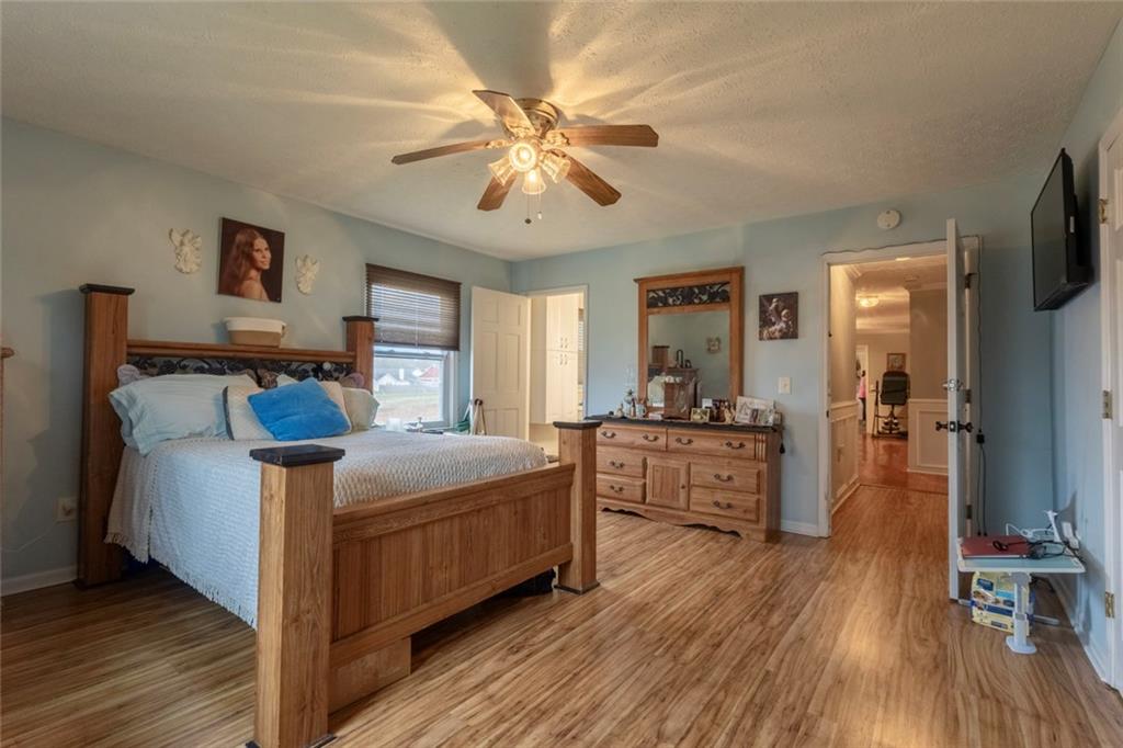 160 Highway 320 Carnesville, GA 30521 - Photo 16 of 68 a bed room with furniture and a flat screen tv