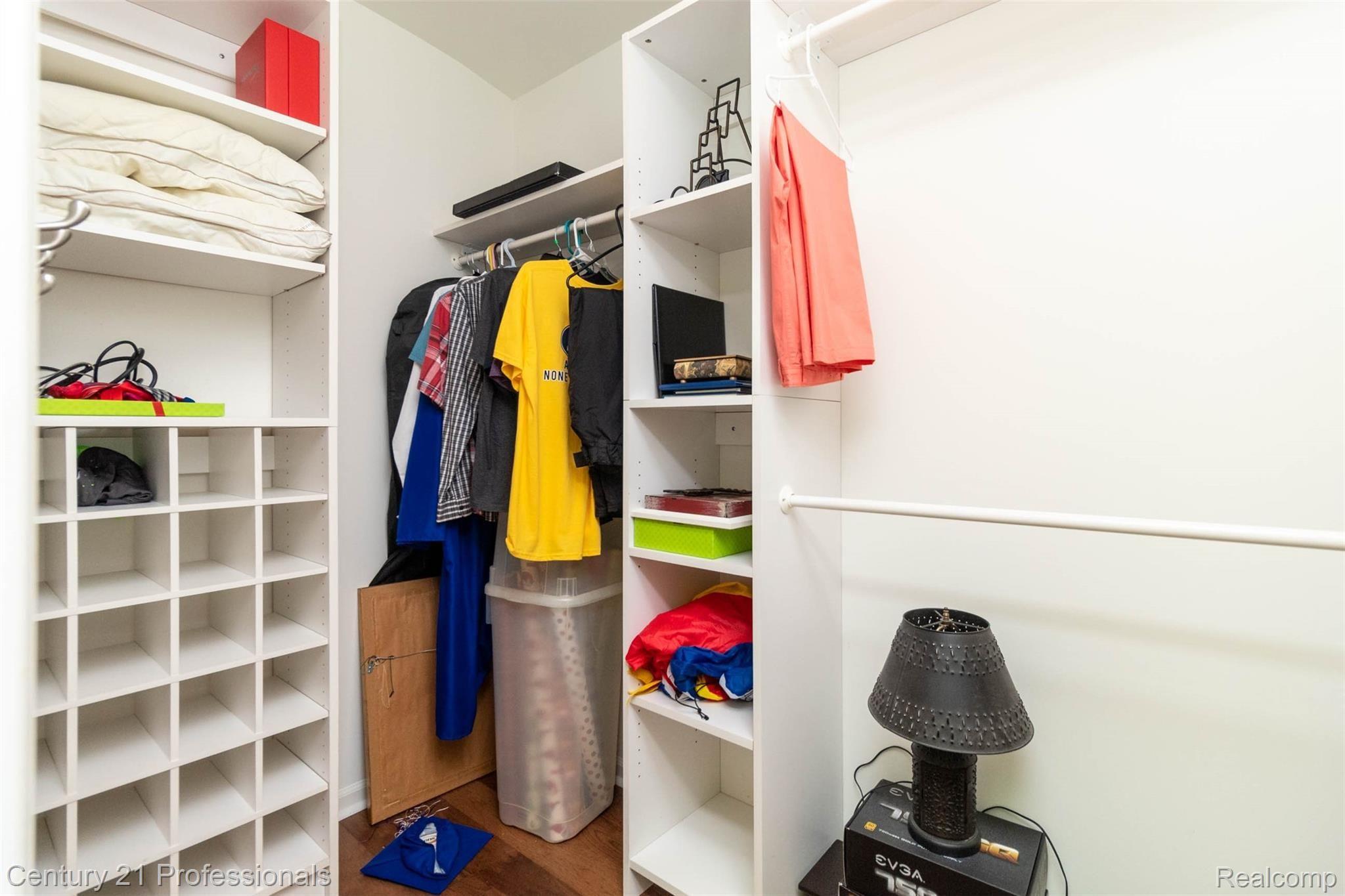 524 Trinway Road Troy, MI 48085 - Photo 51 of 75 Walk-in Closet
