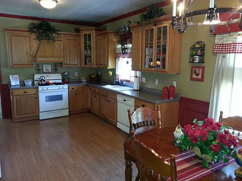 1306 West Park Road Slippery Rock, PA 16057 - Photo 8 of 25 Kitchen. eat in kitchen, light bright