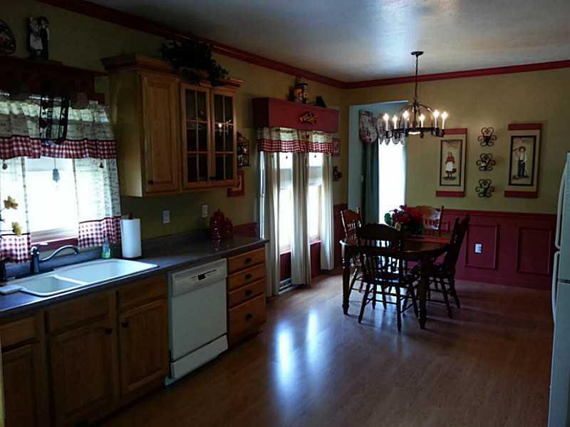 1306 West Park Road Slippery Rock, PA 16057 - Photo 9 of 25 Kitchen. tastefully decorated
