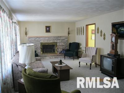 1234 Devils Glen Road Bettendorf, IA 52722 - Photo 2 of 16