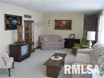 1234 Devils Glen Road Bettendorf, IA 52722 - Photo 3 of 16