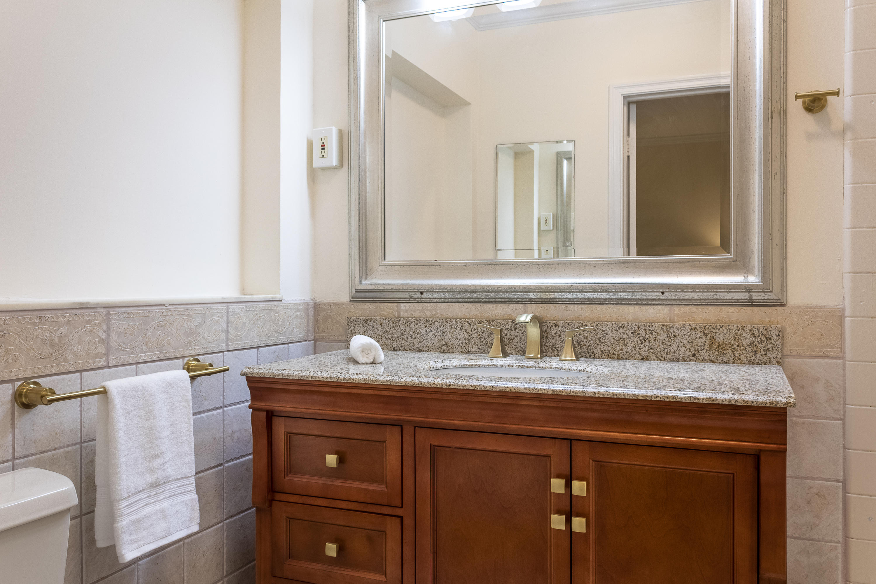 770 East Camino Real, Unit 60 Boca Raton, FL 33432 - Photo 18 of 40 a bathroom with a sink and a mirror