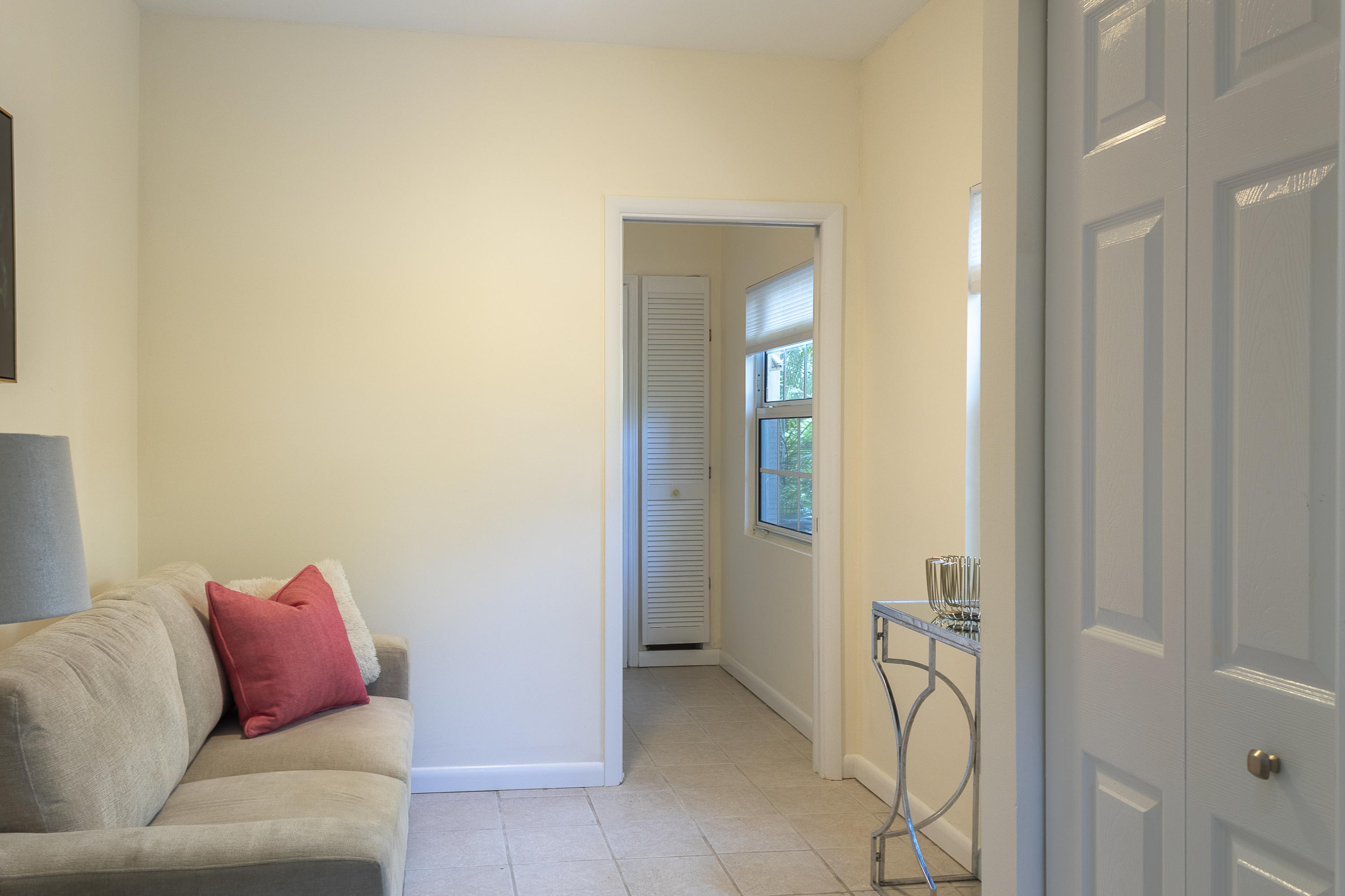 770 East Camino Real, Unit 60 Boca Raton, FL 33432 - Photo 22 of 40 a living room with furniture