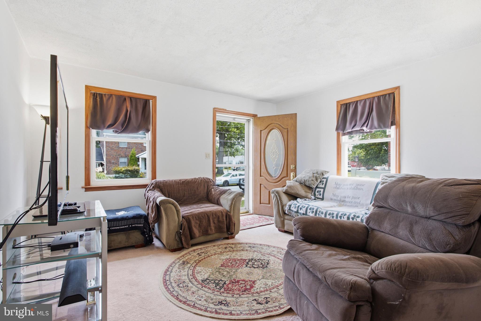 503 Rutledge Avenue Folsom, PA 19033 - Photo 4 of 18