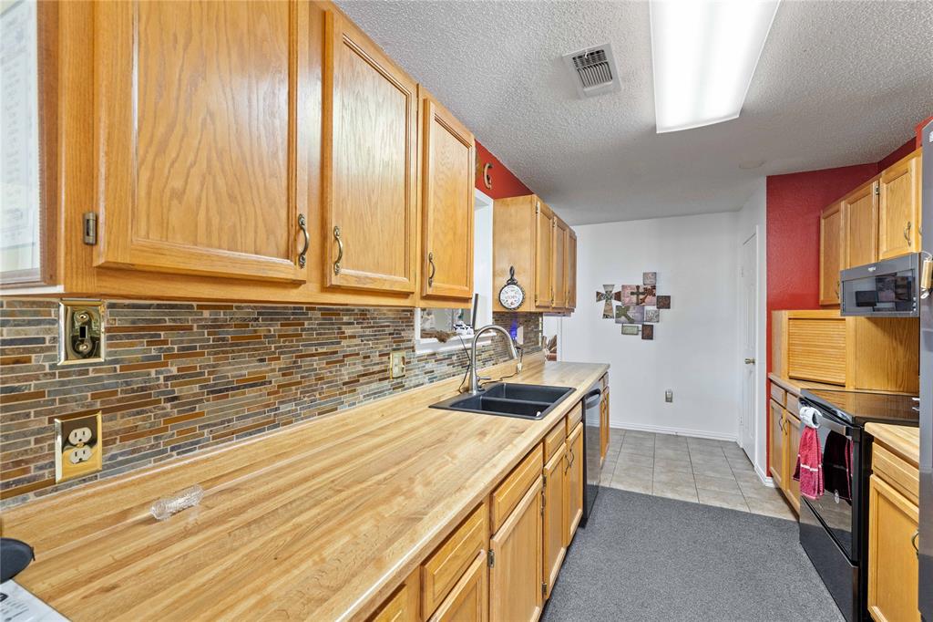 1408 North Lane Street Comanche, TX 76442 - Photo 12 of 34