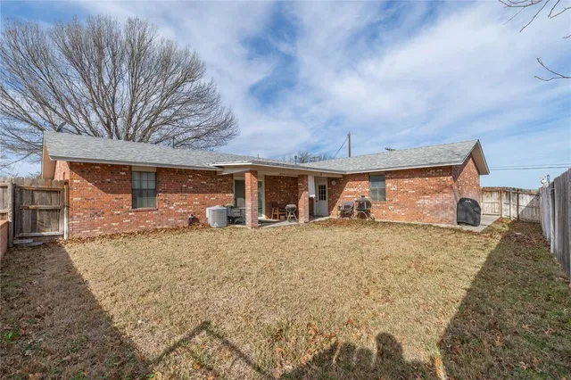 $274,999 | 1408 North Lane Street, Comanche, TX 76442