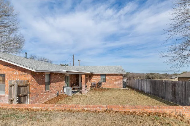 $274,999 | 1408 North Lane Street, Comanche, TX 76442