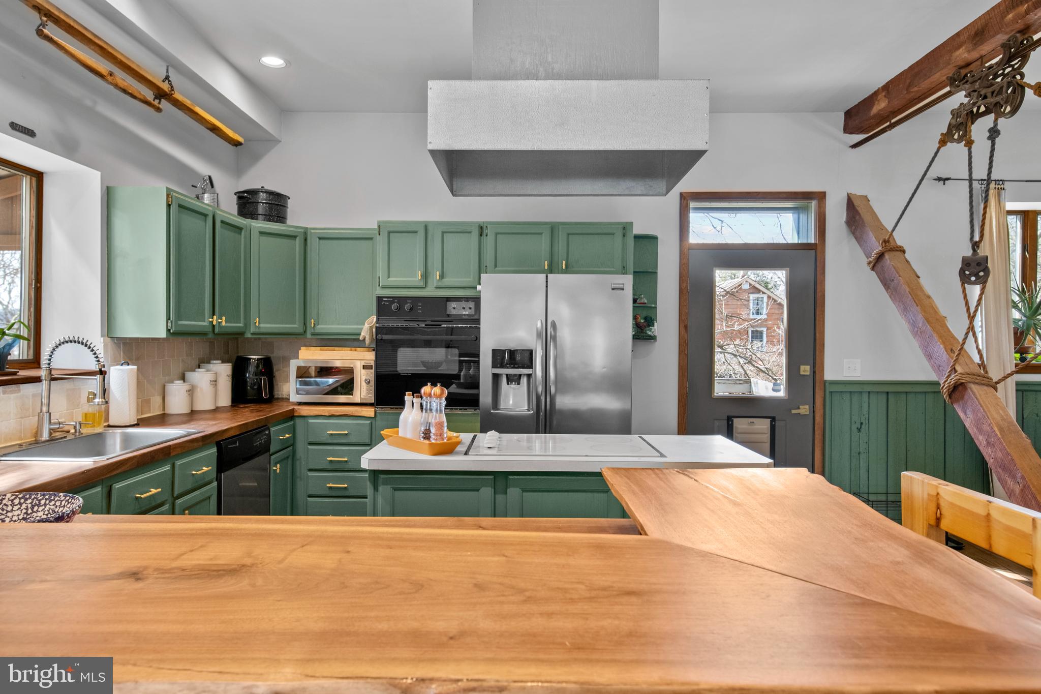 248 Warwick Road Elverson, PA 19520 - Photo 11 of 56 Bar eating area