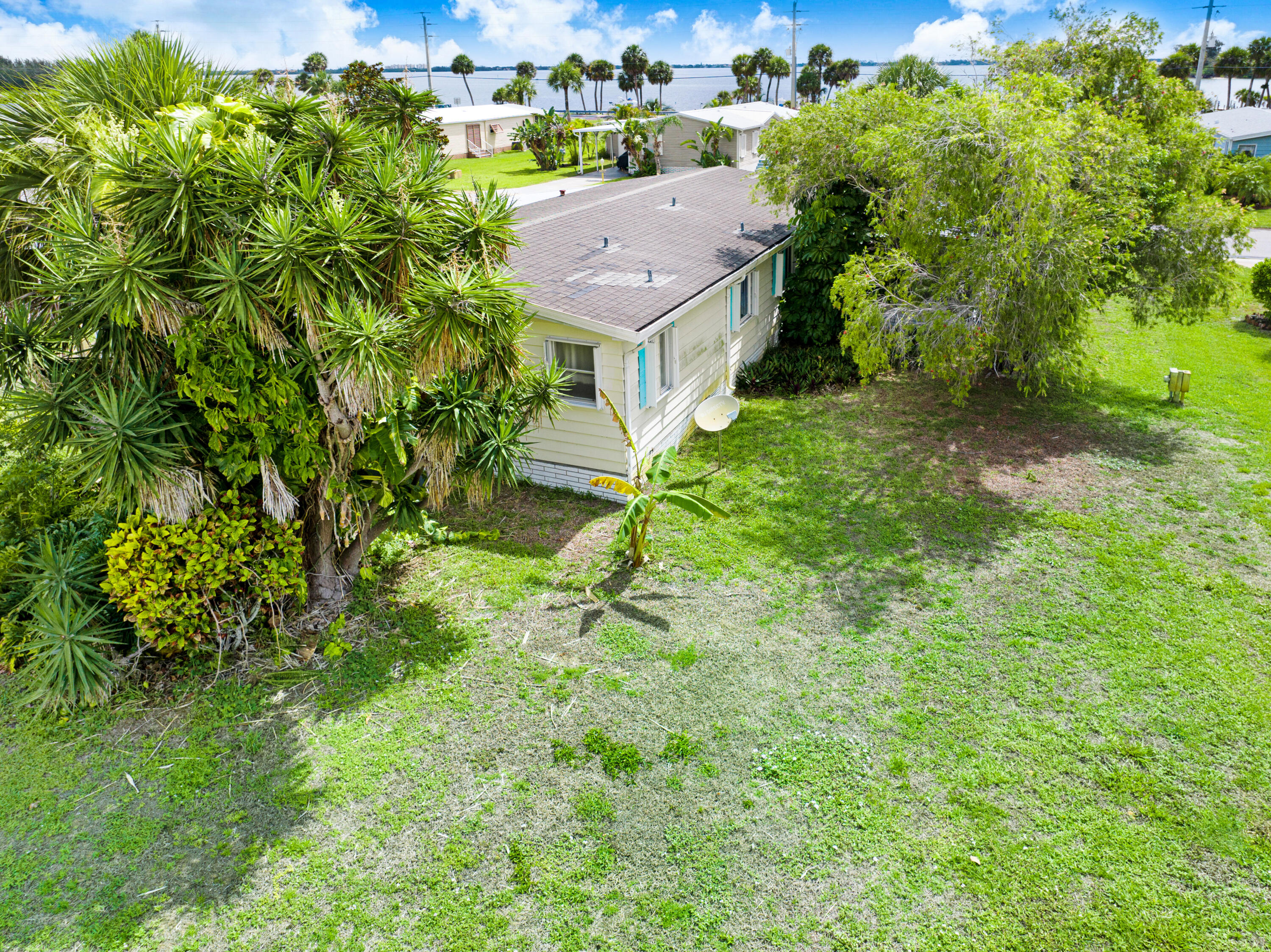 7500 Agawam Road Sebastian, FL 32976 - Photo 36 of 56 Side Yard